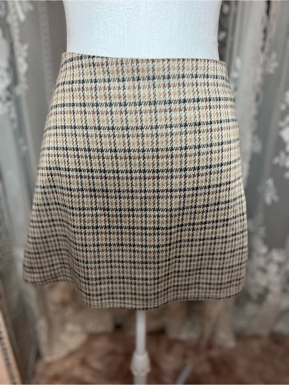 Preppy American Eagle Outfitters Plaid Mini Skirt in Tan and Black XL